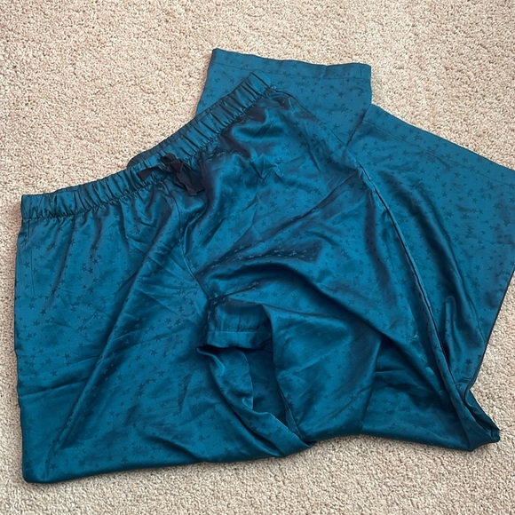 Victoria Secret Satin Star PJ Set - Picture 4 of 4